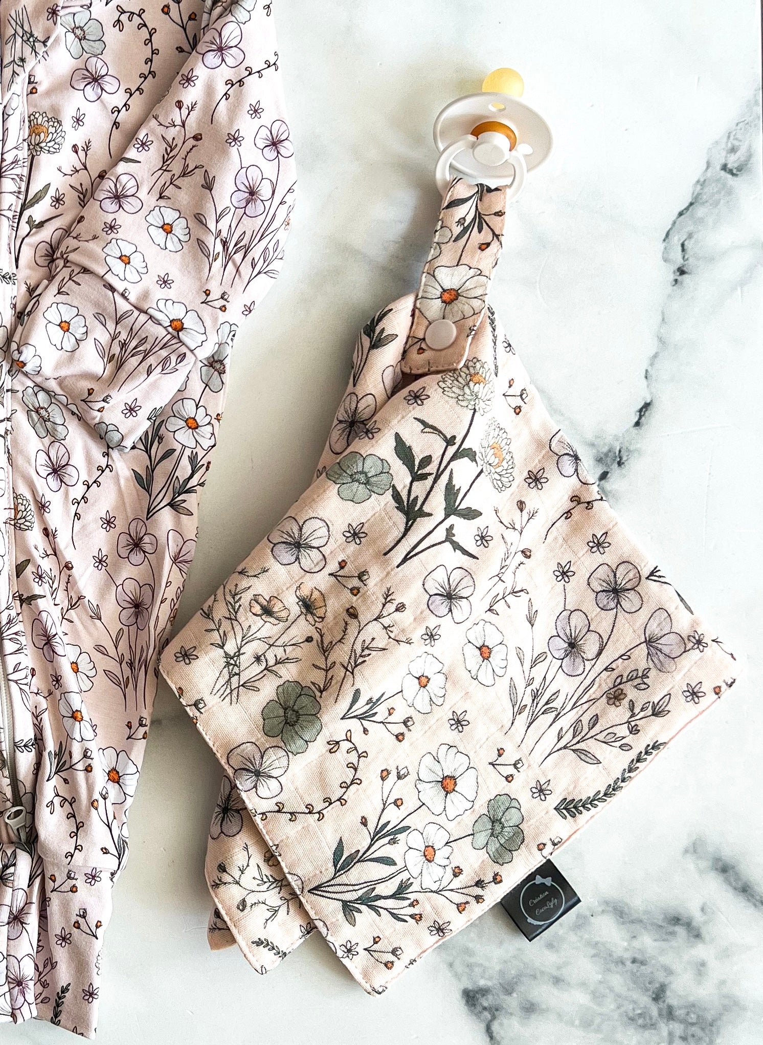 Attache-suce floral en mousseline de bambou