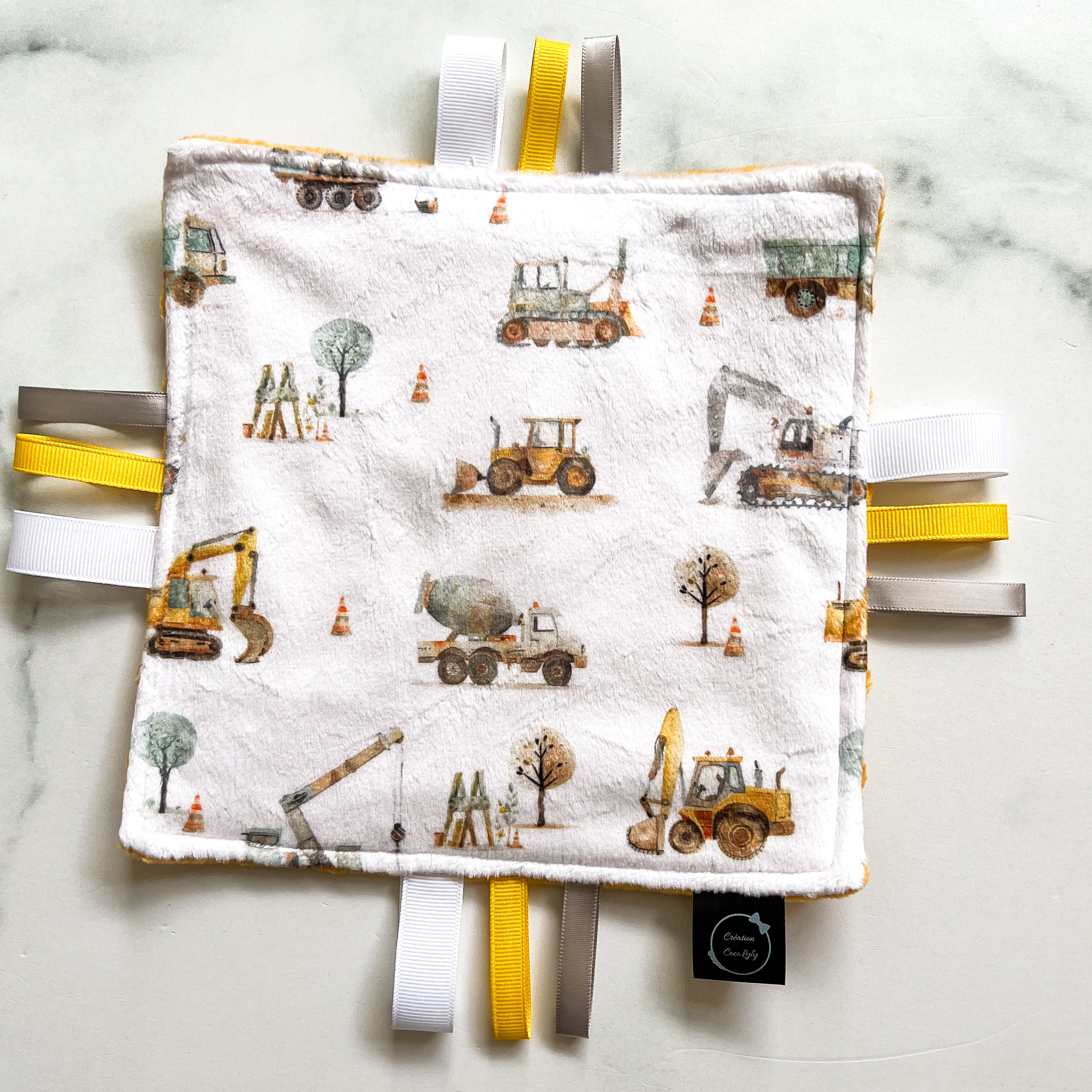 Doudou étiquettes craquante camion construction jaune