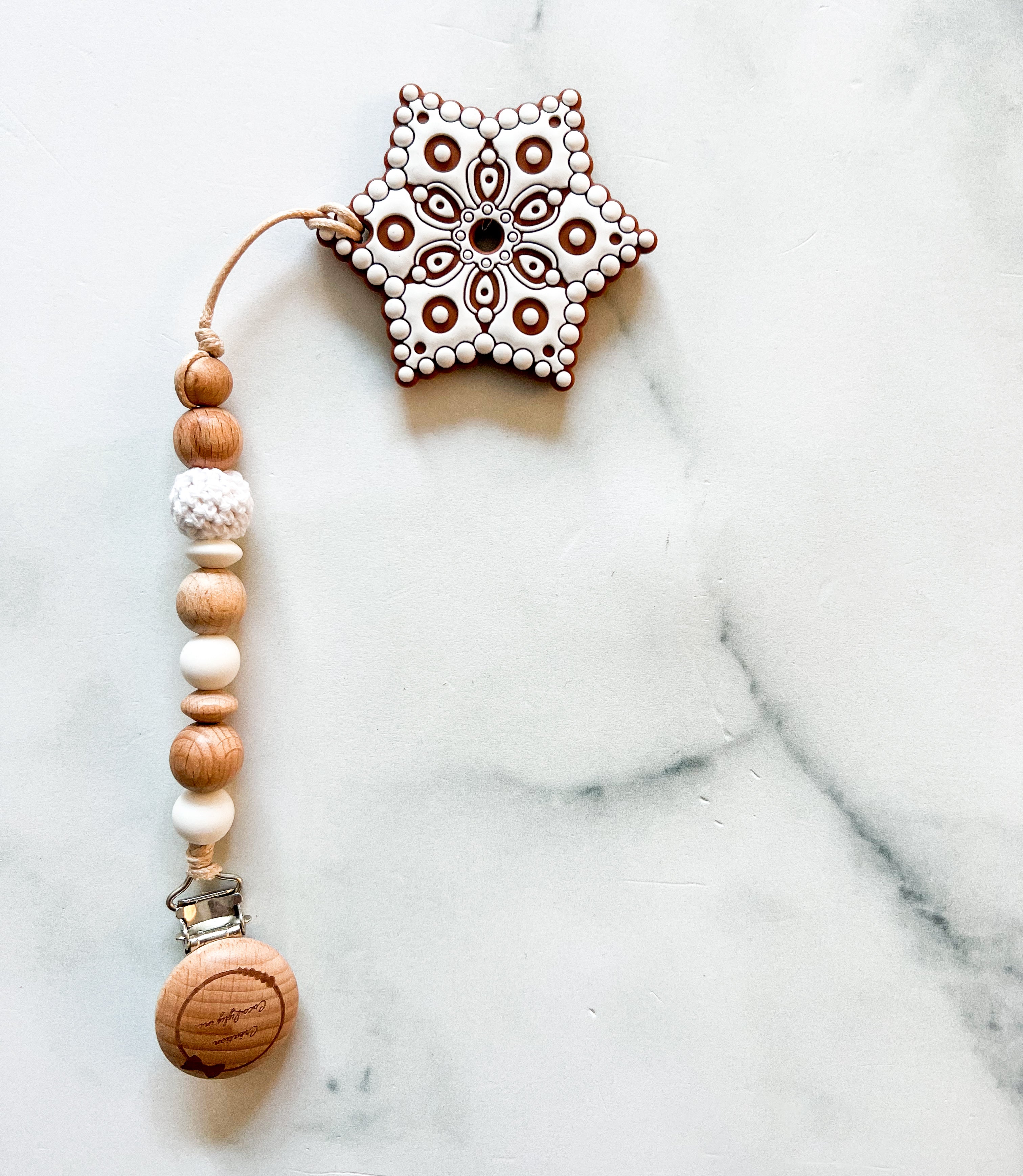 Duo attache-suce jouet biscuit au sucre