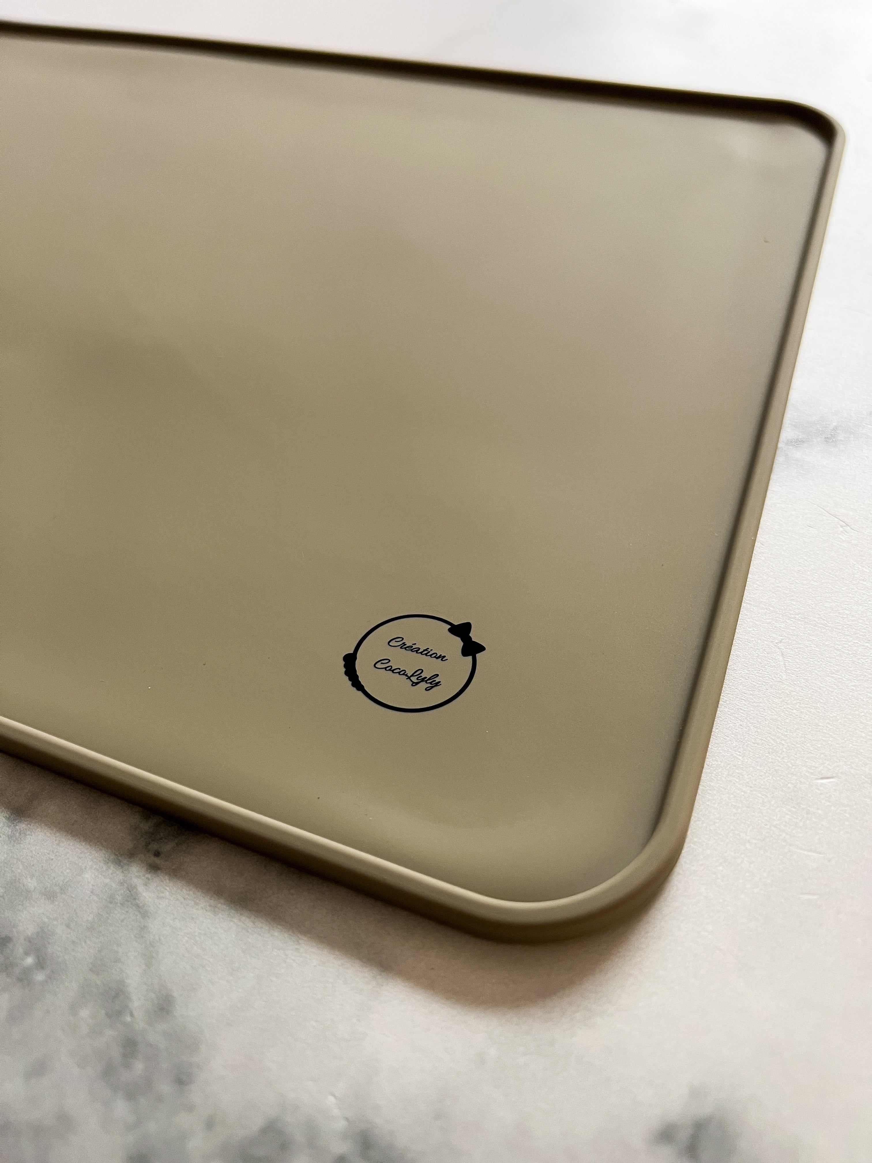 Napperon Antidérapant avec rebord anti-dégât