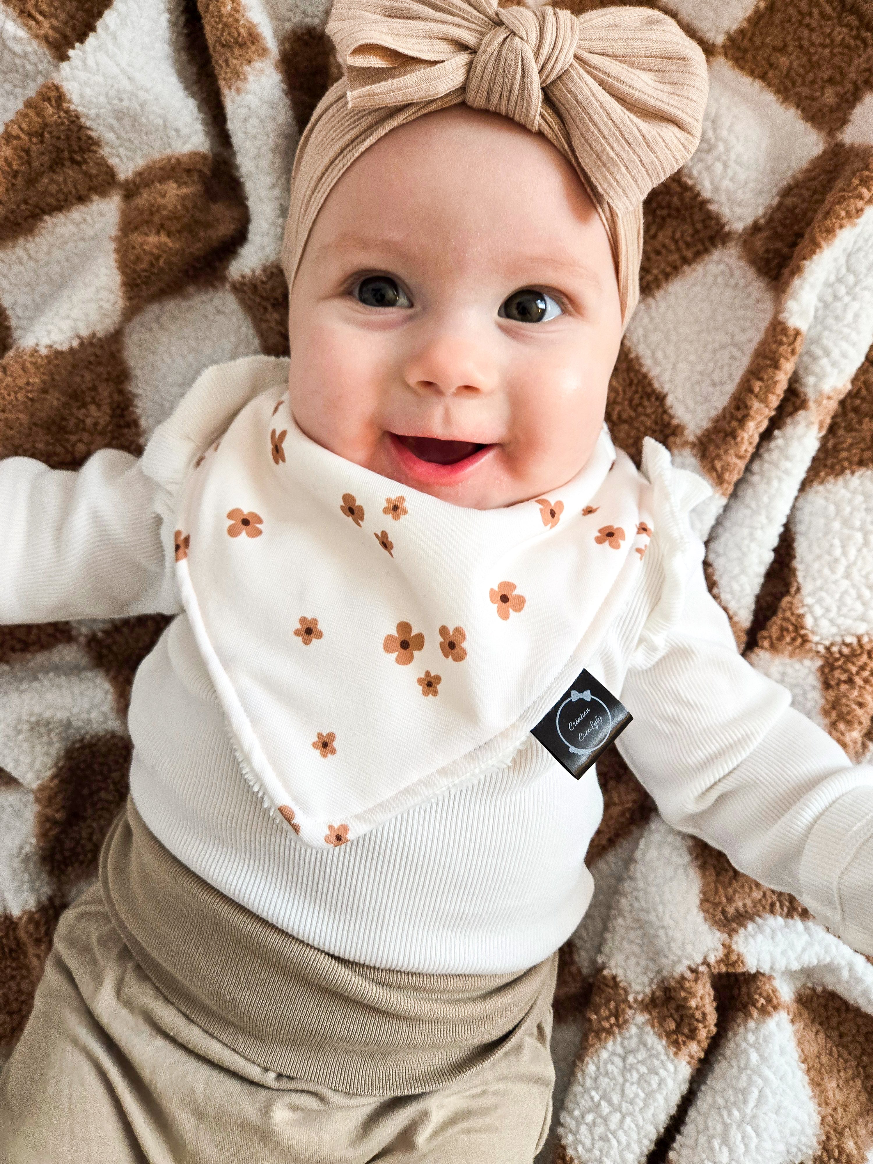 Bavoir fleurs rust ajustable