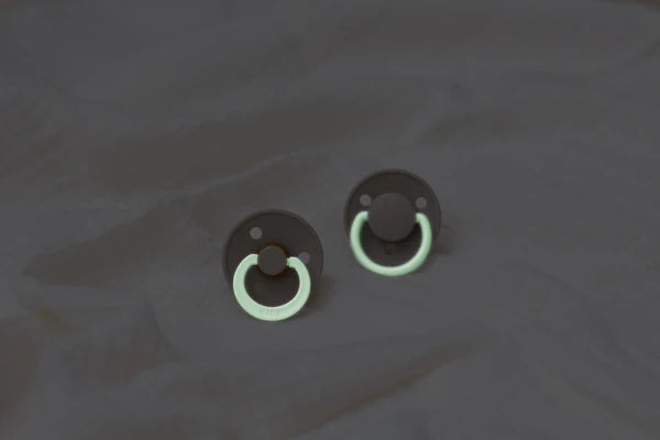 Suce bibs 6-18 mois Night glow in The dark Iron/Baby Blue pack de 2