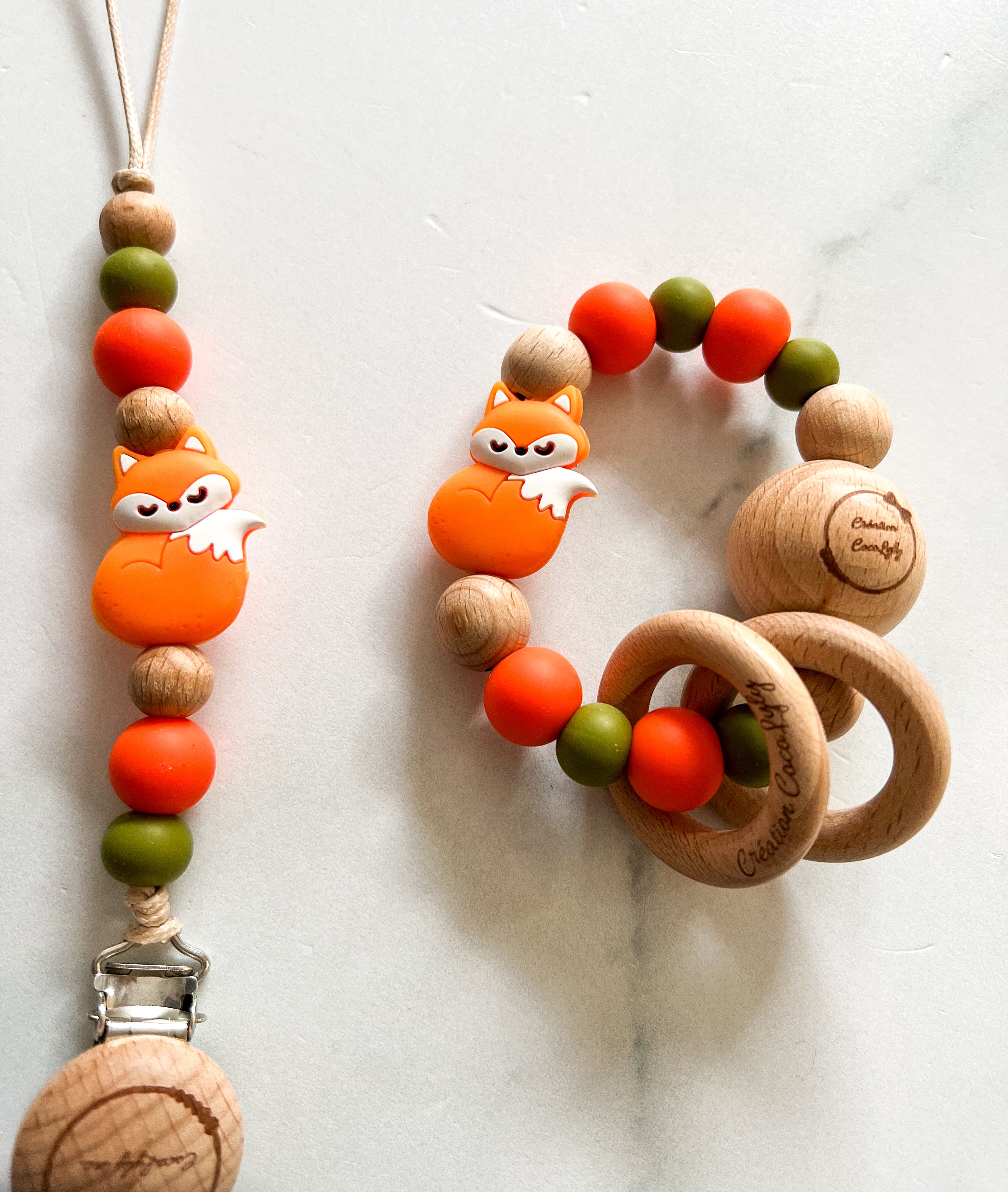 Duo attache suce et hochet renard orangé