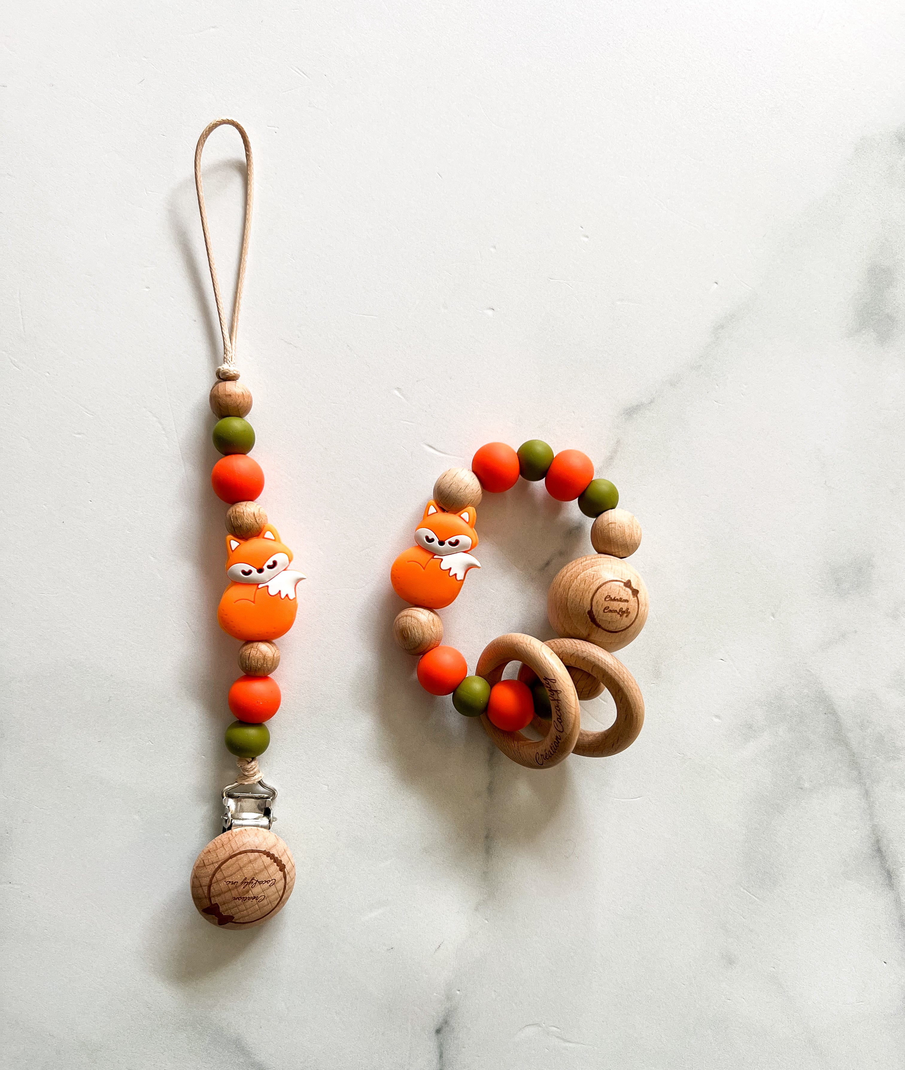 Duo attache suce et hochet renard orangé