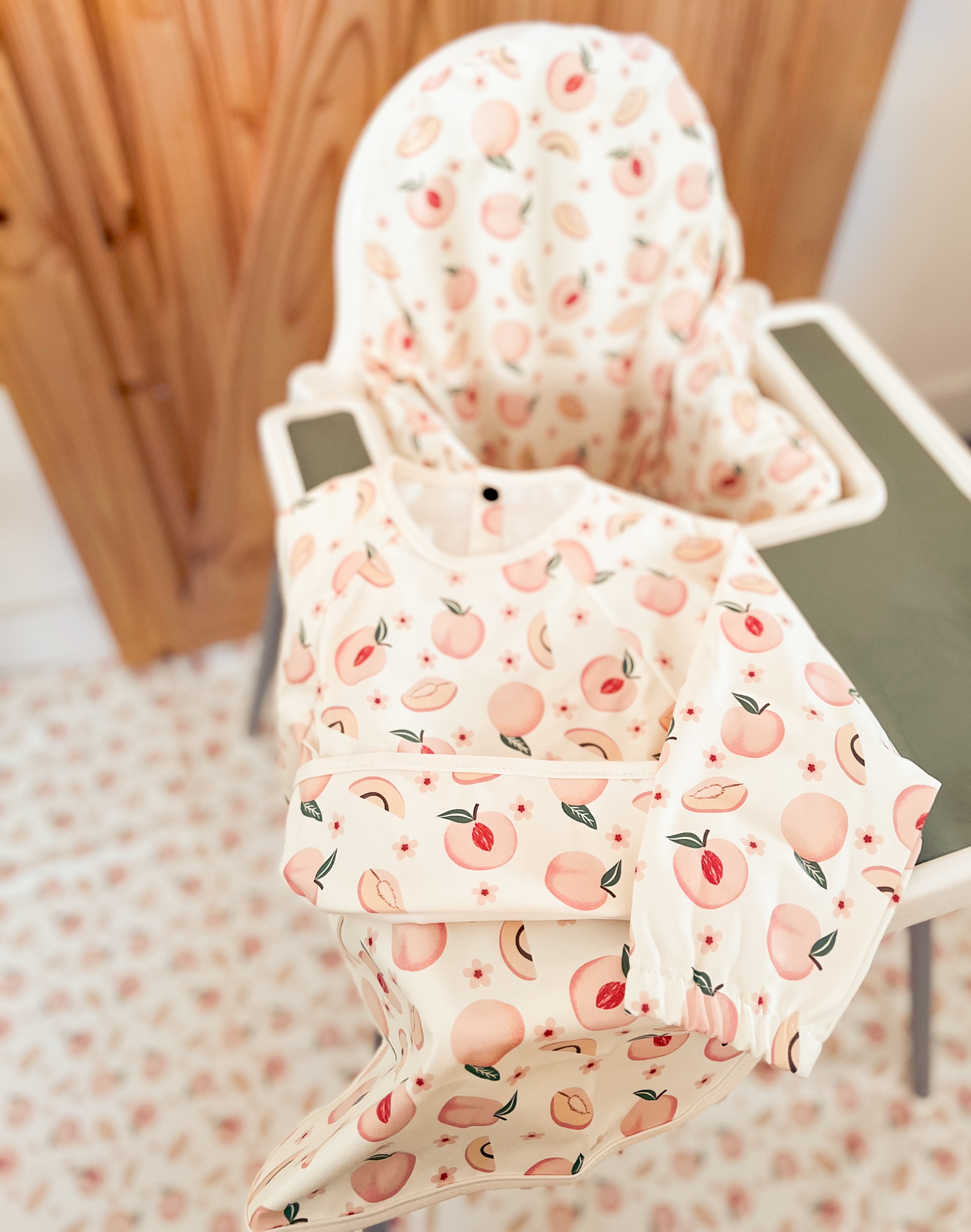 Tapis antidérapant pour dessous de chaise haute. Les pêches