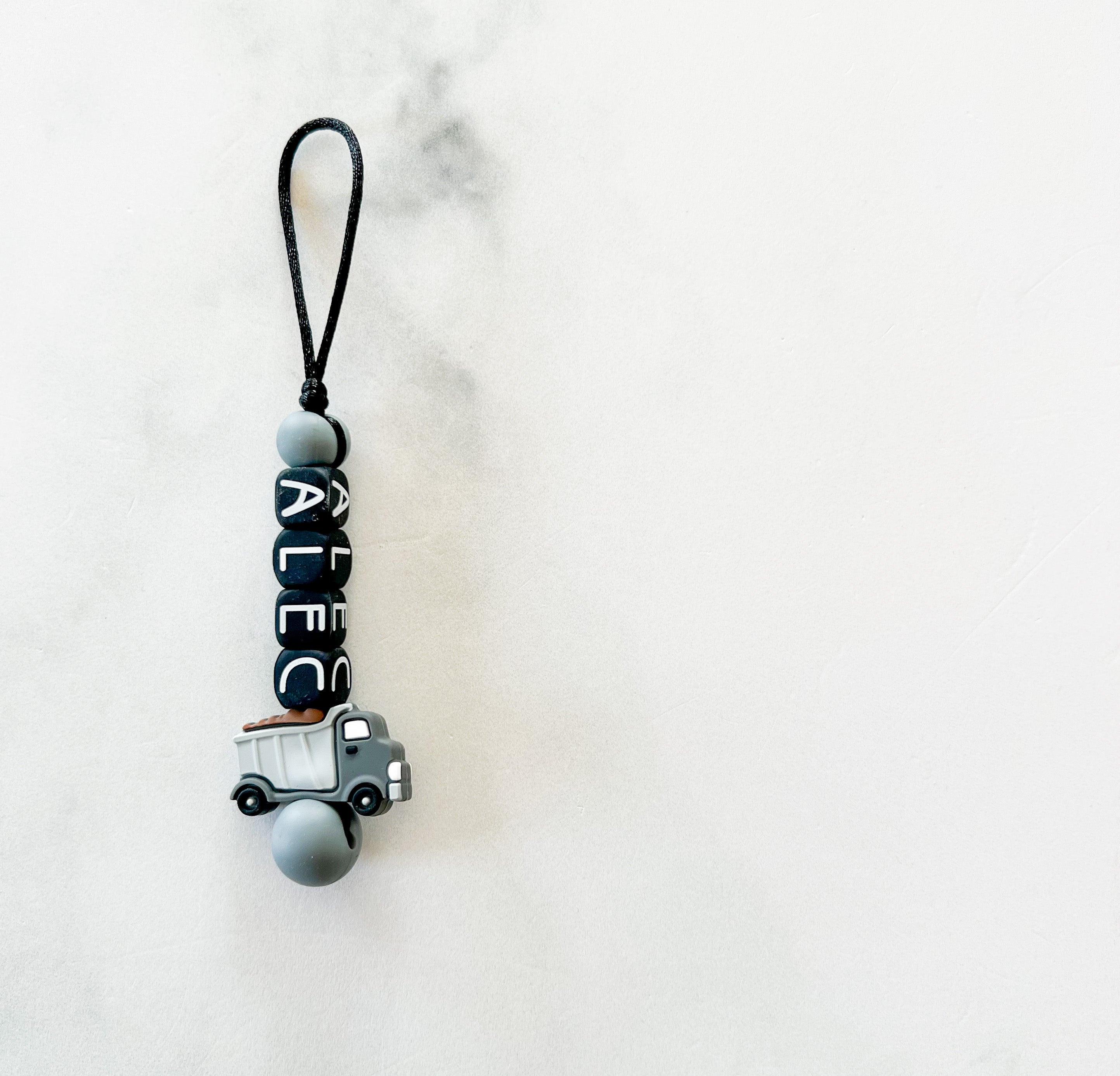 Identifiant style attache zip prénom modèle Alec