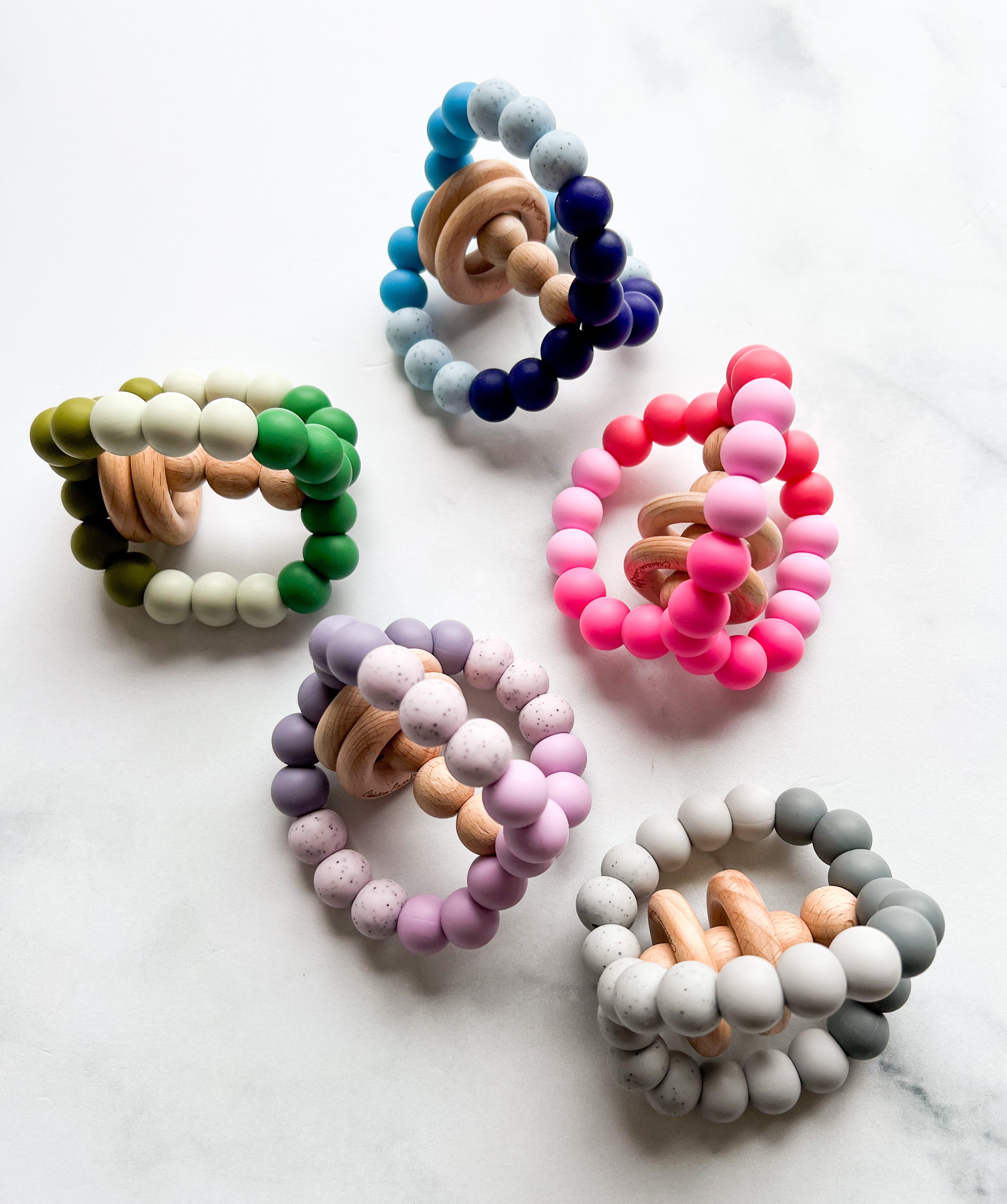 Hochet balle mâchouillable et stimulant