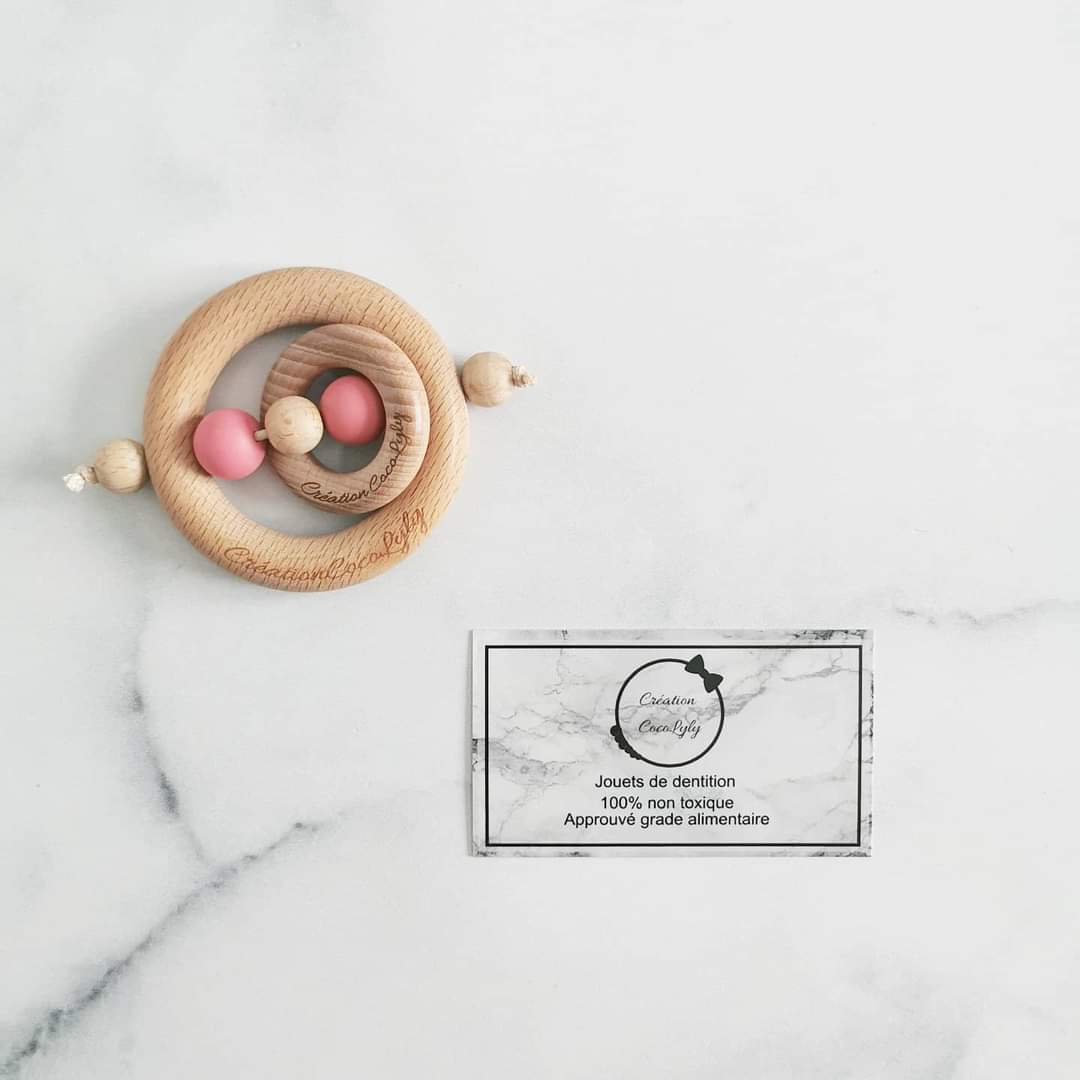 Hochet d'éveil bois et Silicone rose