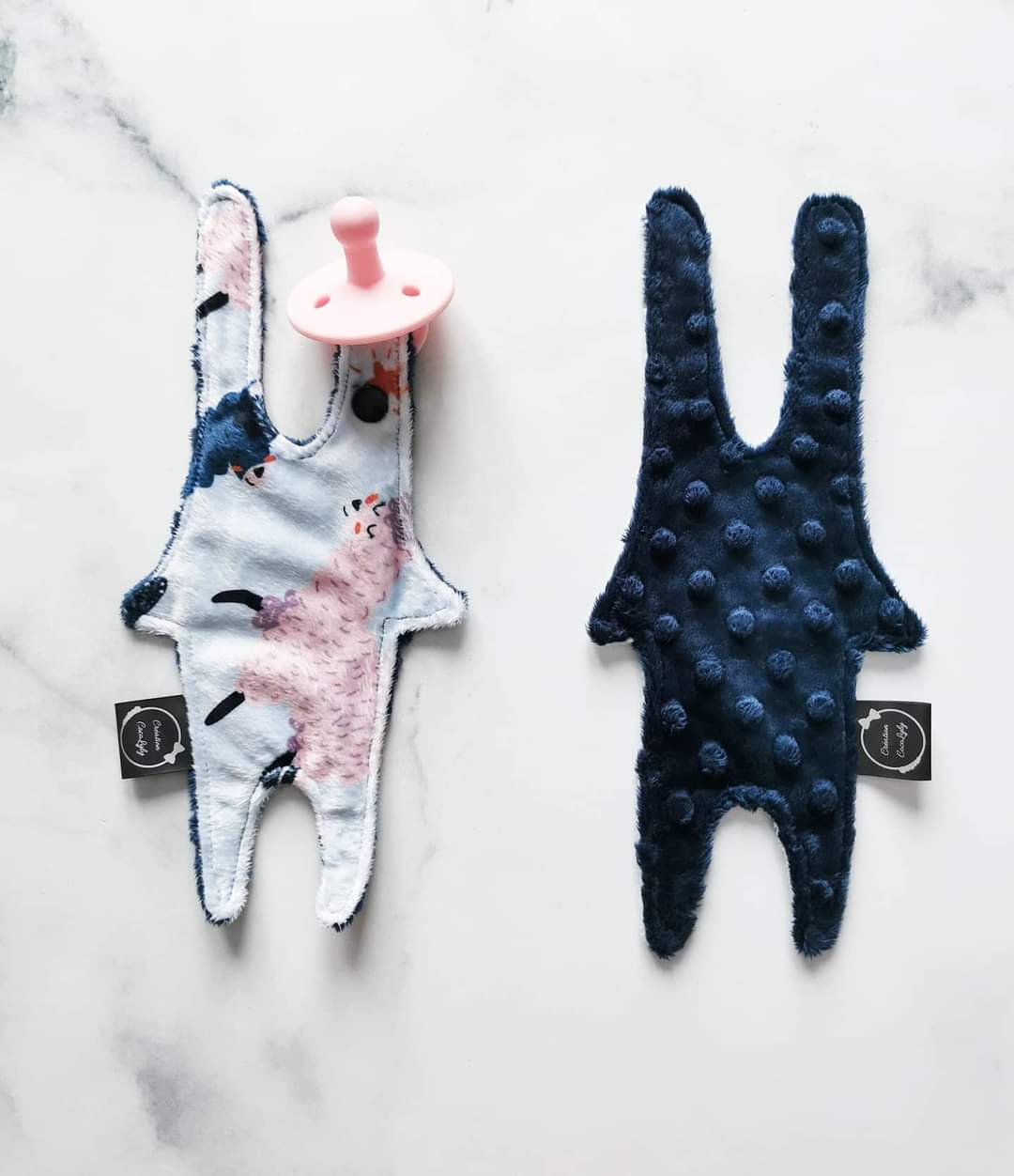 Attache suce petit bonhomme lama