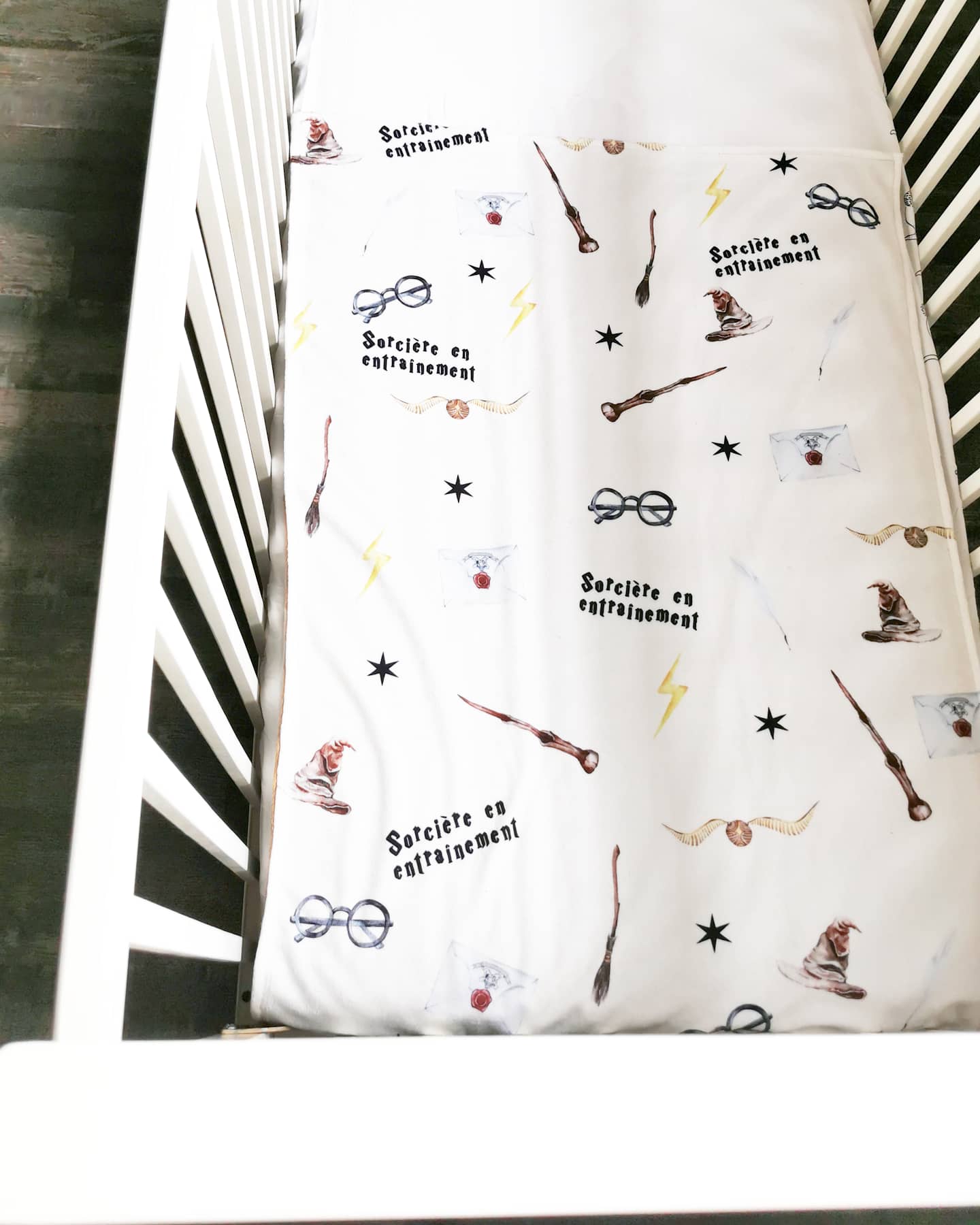 PRÉCOMMANDE Doudou basinette petite sorcière