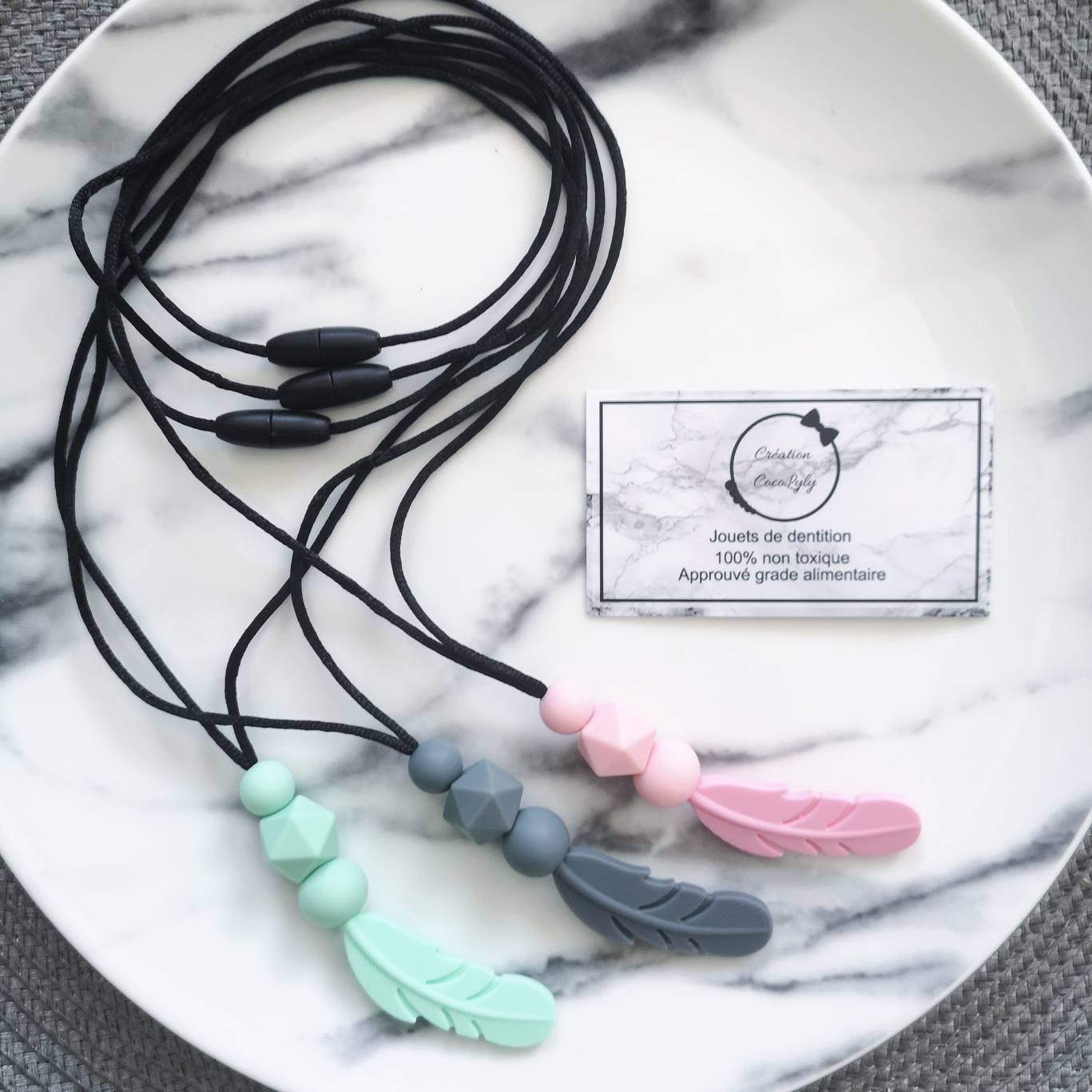 collier d'allaitement plume