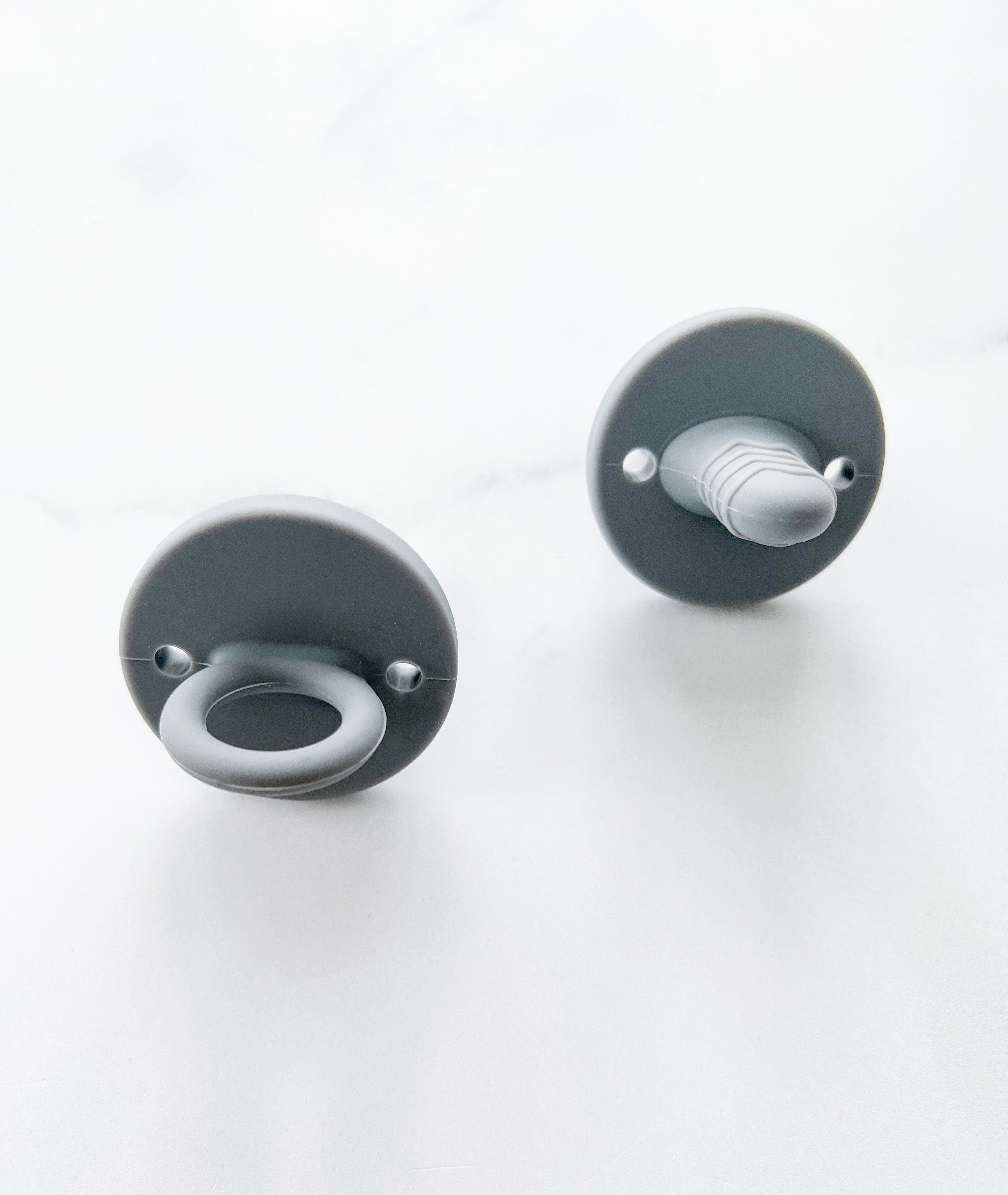 Suce de dentition gris