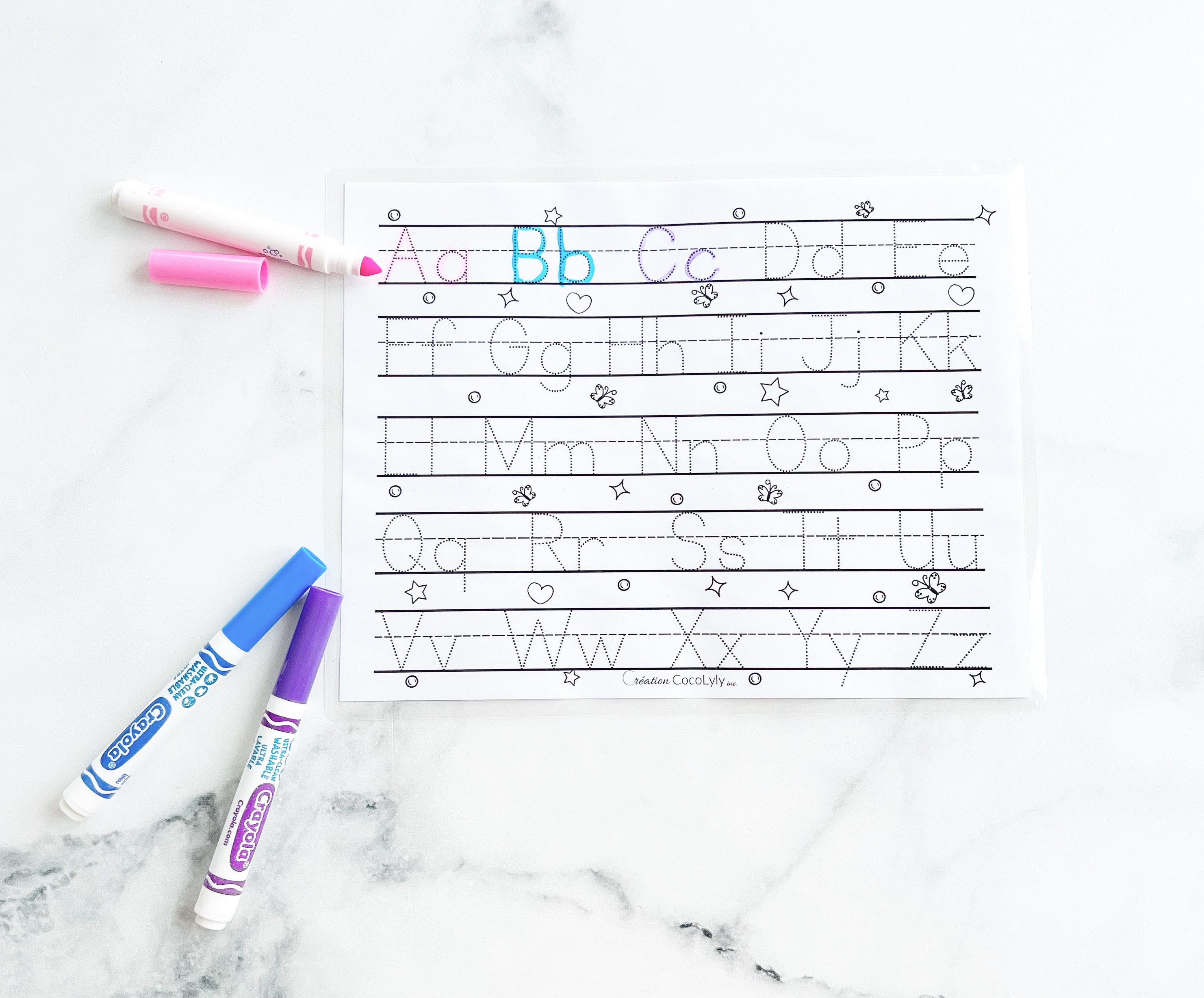 Feuille effaçable éducative et réutilisable le tracer des lettres